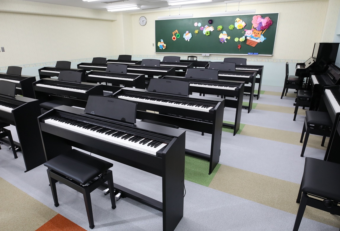 保育士・幼稚園教諭に必須のピアノも豊富に揃う