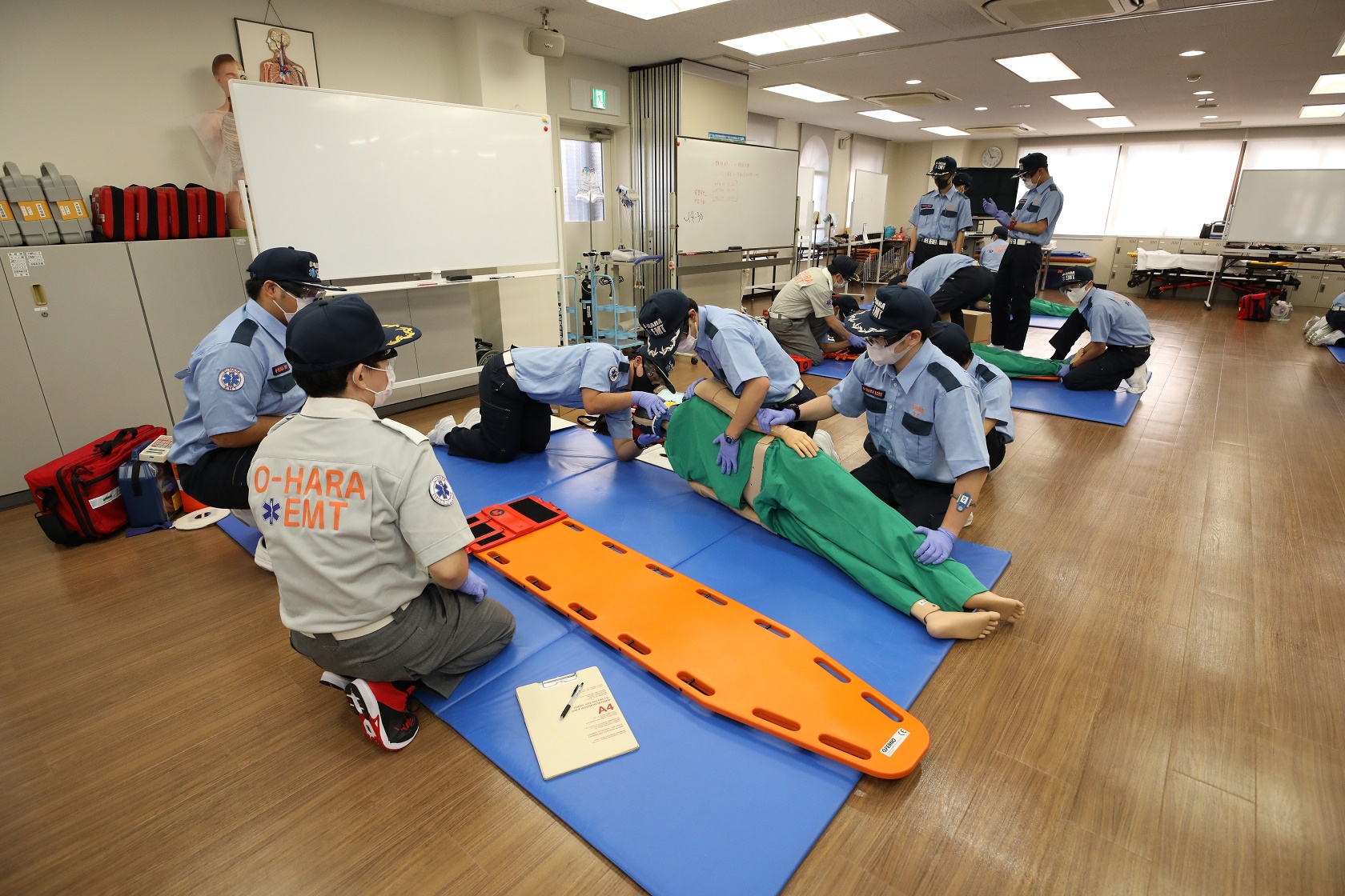 【救急救命実習室】チーム医療を学べる広い実習室