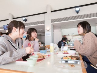長崎総合科学大学の学食
