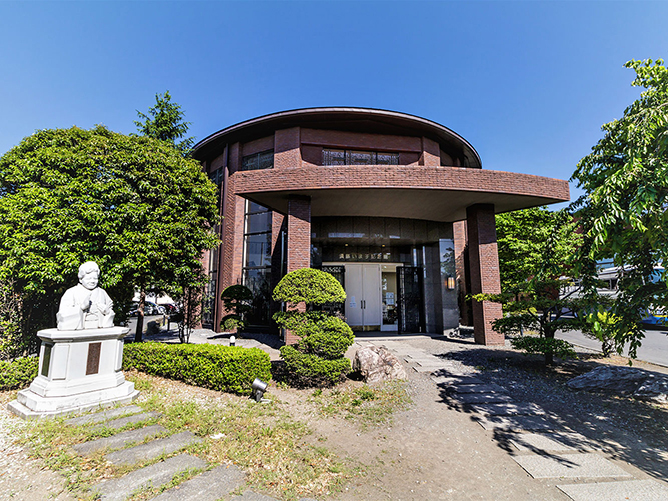 須藤いま子記念館/「感謝、奉仕、融和」を信条に豊かな人間づくりに情熱を燃やした創設者・須藤いま子先生。記念館は先生の功績をたたえるシンボルです。