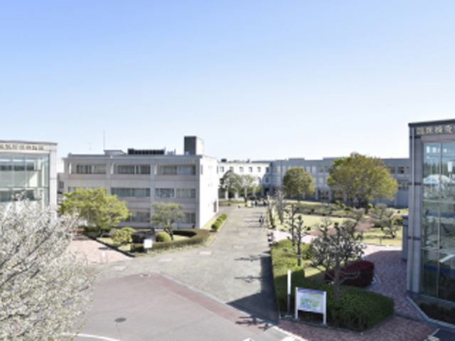 つくば国際大学キャンパス：研究施設が集積する筑波研究学園都市に隣接し、城下町宿場町の面影を残す土浦市に位置します。