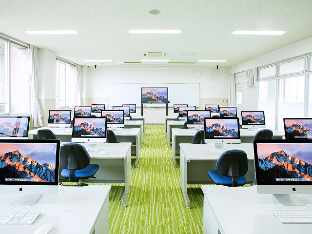PC教室（Mac）：語学の授業やプレゼンテーションの作成などにも利用されるMac教室です。