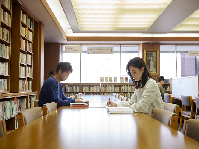 京都外国語大学の図書館