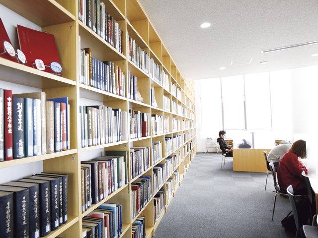 名古屋学院大学の図書館