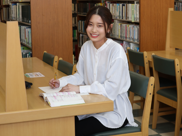 西日本短期大学の図書館