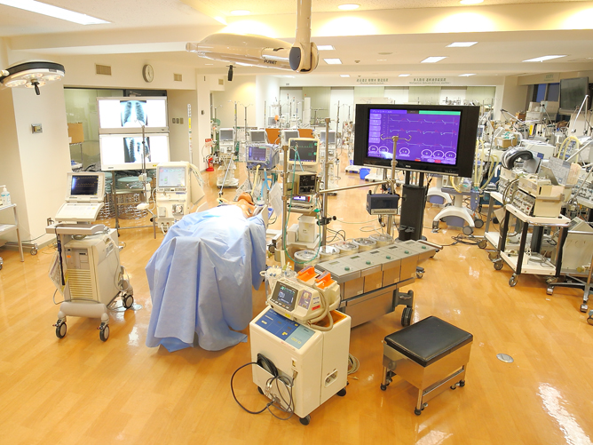 メディカルトレーニングセンターは「手術室」「集中治療室」「血液透析室」の3テーマの現場を意識した環境を準備しています。