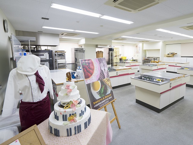 【製菓・製パン実習室】プロ仕様の最新設備で学べる環境