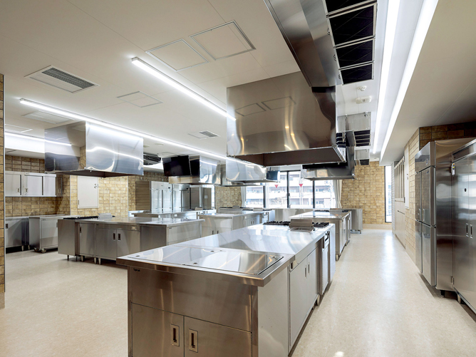 プロの現場の作業環境を実現した日本料理実習室。