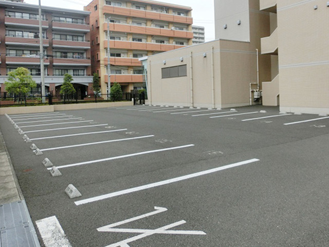 「学生専用駐車場」。2年間無料で利用出来ます。