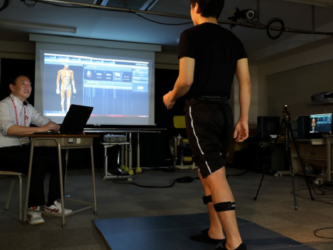 【歩行運動解析評価システム】歩行動作に関わる筋力や関節運動など、莫大なデータをこの1台で多角的に分析できます。